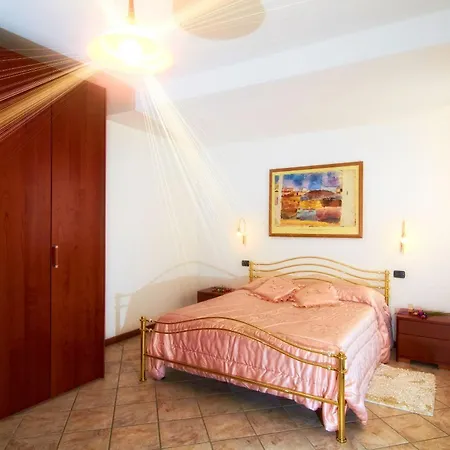 Tuerkisfarbenes Haus Mit Fantastischer Aussicht