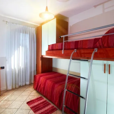 Tuerkisfarbenes Haus Mit Fantastischer Aussicht Vercana