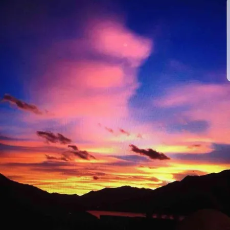 Tuerkisfarbenes Haus Mit Fantastischer Aussicht *